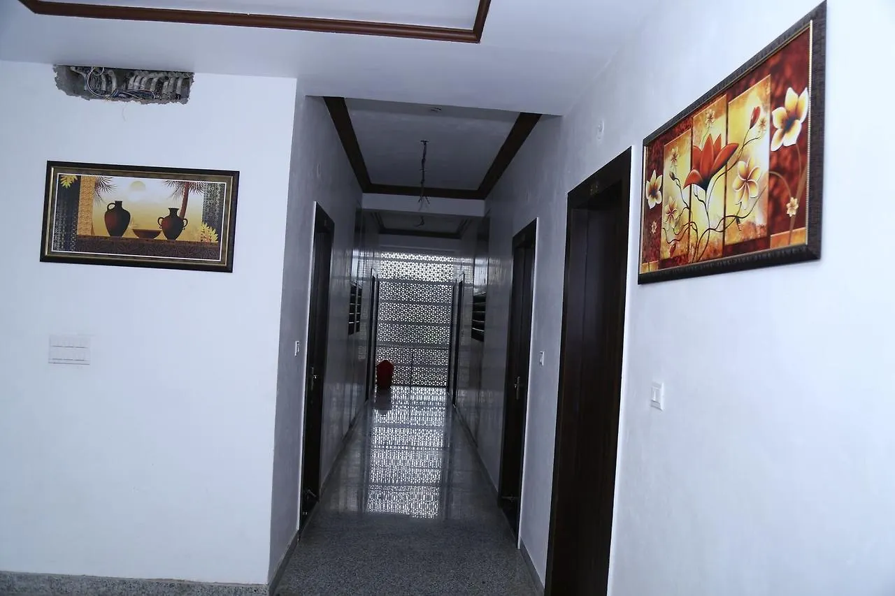 Hotel Palace On The Way Udaipur